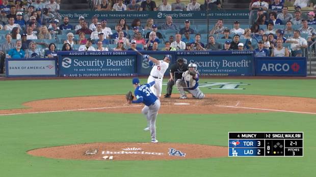 Max Muncy hits a home run